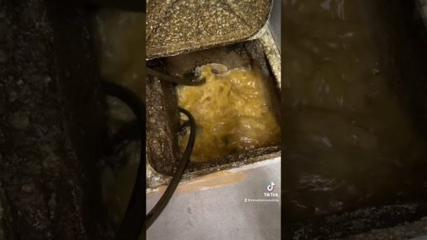 Atasco en arqueta por restos de obra